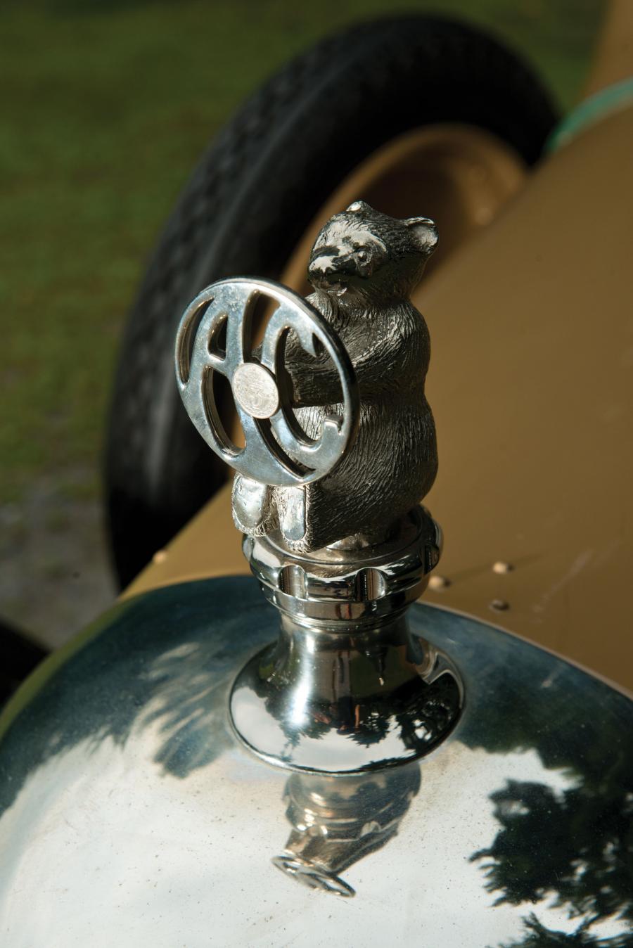 Логотип AC 12 HP Tourer 1920 года  (фото 2 из 11)
